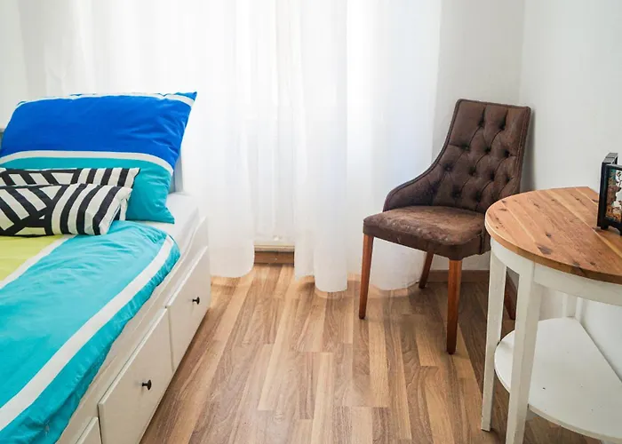 Sweet 2br Apt, Near Schloss Belvedere & Rennweg *