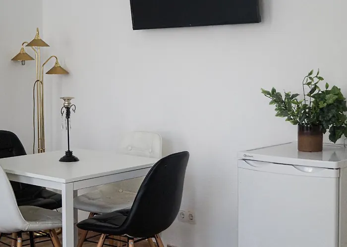 Sweet 2br Apt, Near Schloss Belvedere & Rennweg Apartment *